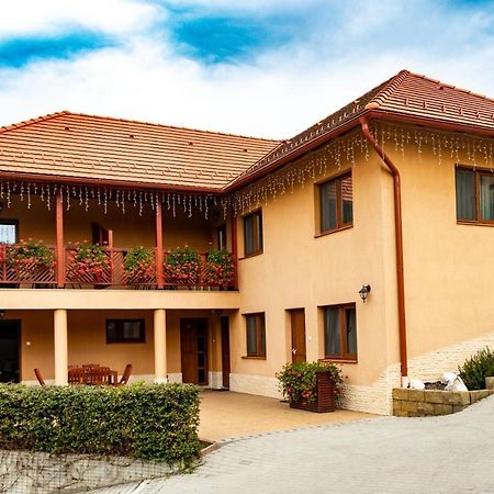 Casa Tofi Vendeghaz Aparthotel Praid Eksteriør bilde
